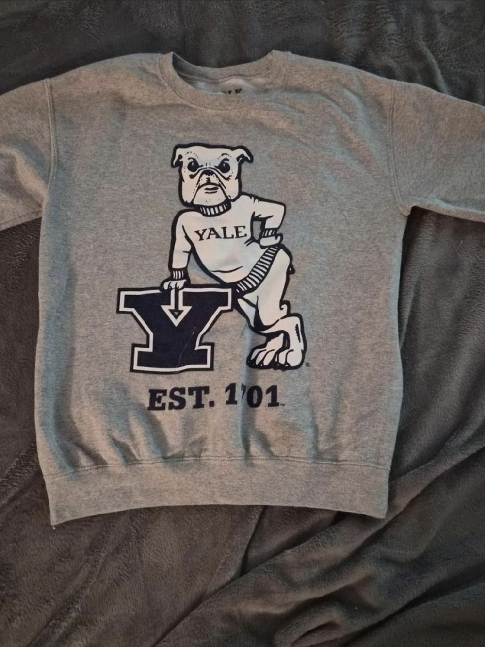 Yale Bulldogs Gray Crewneck Sweatshirt - Classic University Logo
